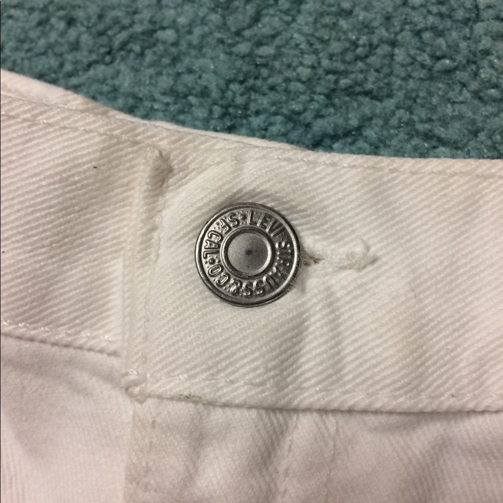 Vintage Levi’s 555 Guy’s Fit White Jean Shorts - Picture 8 of 11